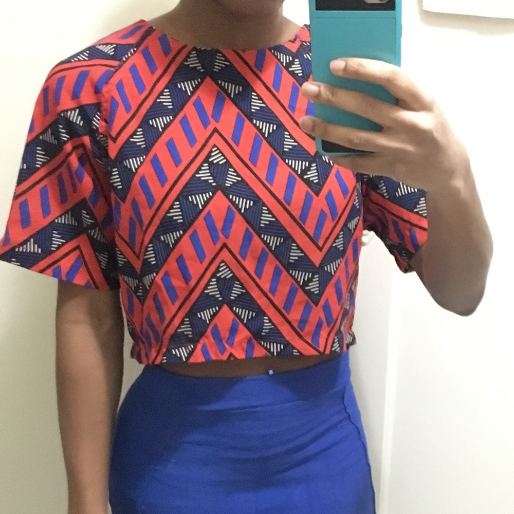 Geometric vibrant top